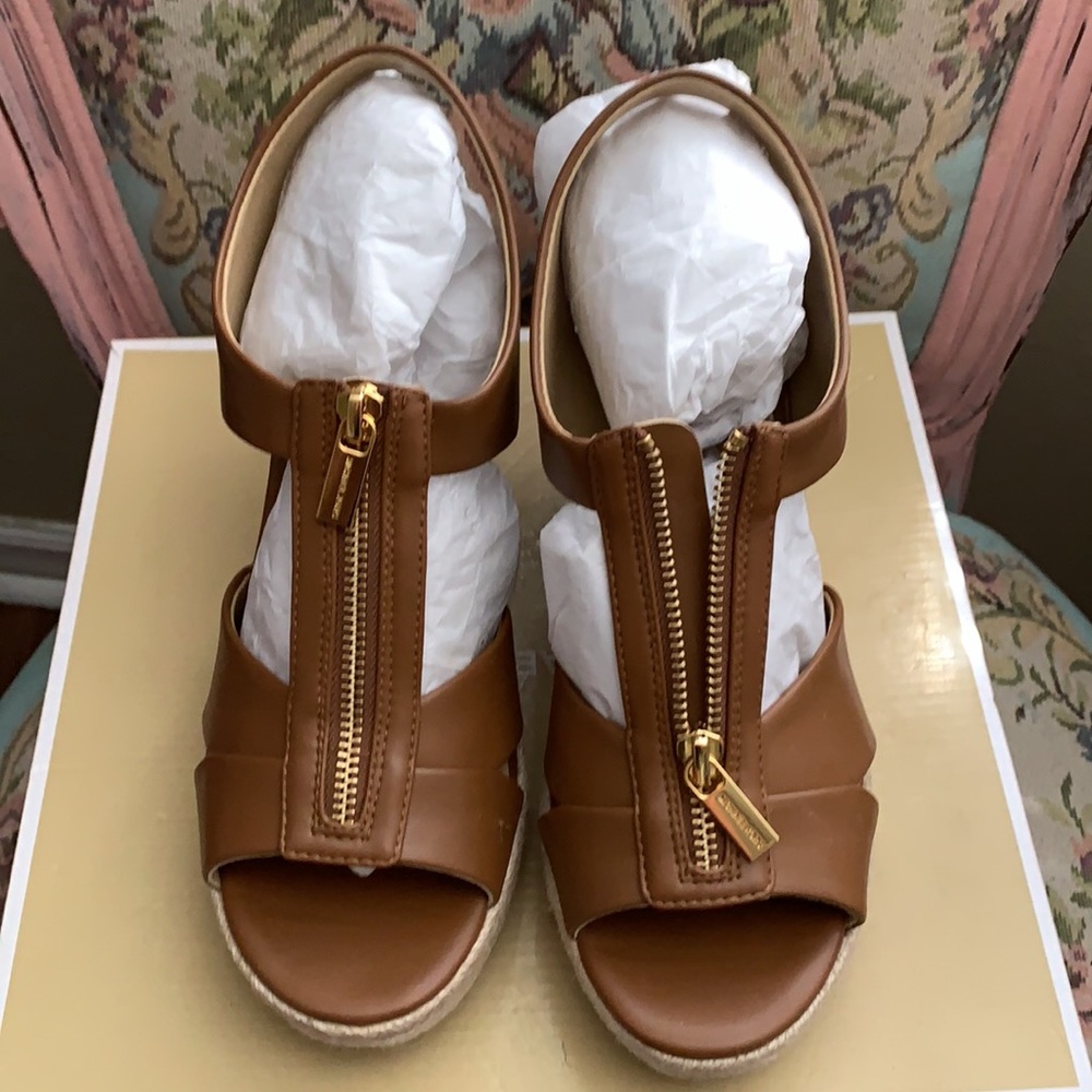 NWB Michael Kora Brown Roslyn Wedge size 8.5